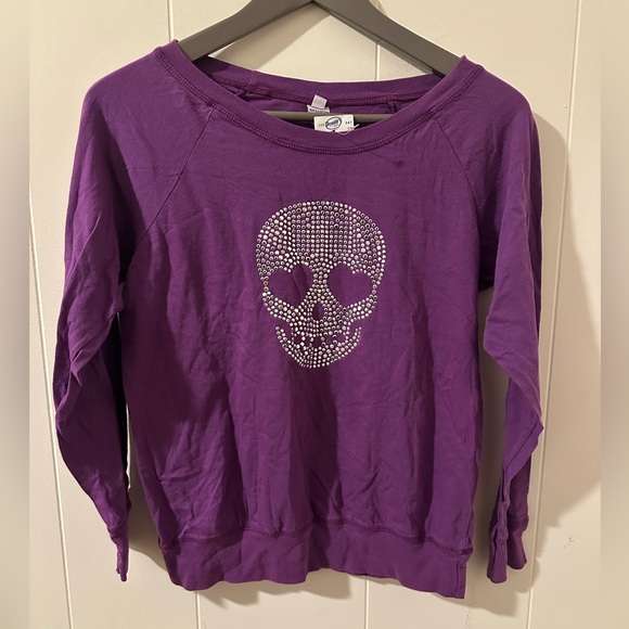 Denny’s Girl Top / Stud Skull Sweatshirt - Picture 1 of 4